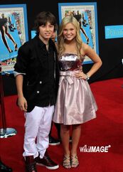 Olivia-and-leo-olivia-holt-23811980-800-1120