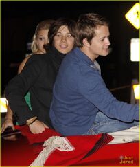 Olivia-jason-leo-xmas-parade-05