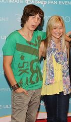 Leo+Howard+Olivia+Holt+D23+Expo+2011+Day+2+4EvgilAPC4gl