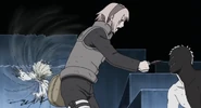 Sakura tries to destroy Obito's remaining eye