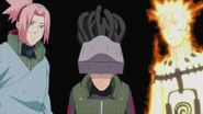 Sakura tells Naruto that she is fighting Yota.