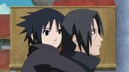 Itachi carries Sasuke home.