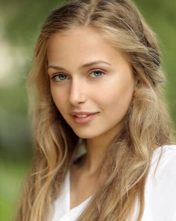 Sophie Simnett The Lodge Wiki Fandom After initially grabbing the audience's attention as skye hart in the disney channel's the lodge in 2016, sophie simnett went on to appear in beloved television shows such. sophie simnett the lodge wiki fandom