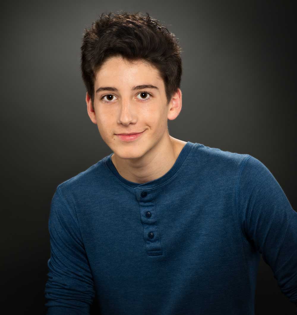 Algunas fotos del elenco de - Milo Manheim Latinoamérica