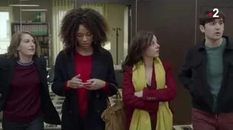 Hey_Twitter,_réconforte_Sofia_avec_le_hashtag_-SofiaLeprince_!_💖_(Extrait_Épisode_5_S3)