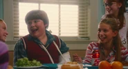 Diary-wimpy-kid-movie-screencaps.com-6008.jpg (155 KB) Shelly sits with Rowley Jefferson at lunch