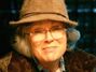 Sra. Bird (Julie Walters) en Paddington (doblaje mexicano) y Paddington en Perú.