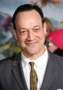 Voz recurrente de Ted Raimi.