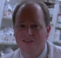 Farmacéutico (Eric Hull) en Drugstore Cowboy (doblaje de Showtime)