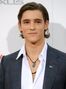 Voz recurrente de Brenton Thwaites.