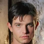 Max Evans en Roswell (Temp. 3).