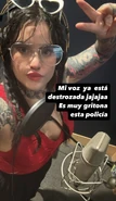 Dama G grabando a la Comandante Misty Grúñez.