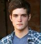 Maxwell "Max" McGrath (Ben Winchell) en Max Steel (versión Ledafilms).