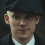 John Shelby en Peaky Blinders (2ª voz).