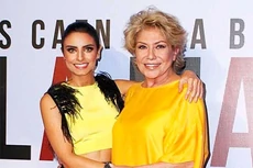 Gabriela Michel junto a su hija .