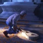 Trabajador en cementerio en Coco.