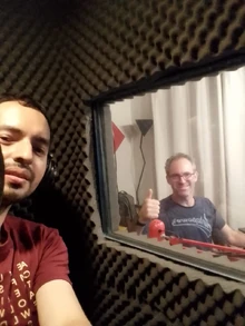 El actor  junto a  (director de doblaje) doblando el 16 de marzo de 2023 la película  en El Pasto del Vecino.