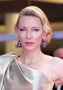 También dobló a Cate Blanchett en algunas películas.