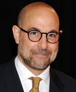 También es la voz recurrente de Stanley Tucci.