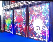 Posters con los nombres de las voces.