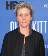 También ha doblado en algunas películas a Frances McDormand.