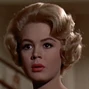 Cathy Cabot (Sandra Dee) en Retrato en negro