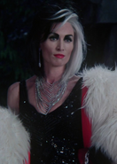 Cruella de Vil (Victoria Smurfit en Once Upon a Time (versión Sony).