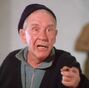 El Entrenador Mickey Goldmill en los redoblajes de Audiomaster 3000 de Rocky y Rocky III y en el doblaje original de Rocky V.