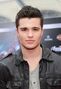 Voz recurrente de Spencer Boldman hasta el año 2013.