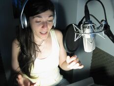 Paula Cueto dentro de sala.jpg