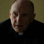 Padre Lantom (Peter McRobbie) en Daredevil (temps. 1-2).