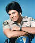 Frank Poncharello (2ª voz) (Erik Estrada) en Patrulla motorizada.