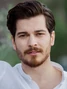 Turco-cagatayulusoy.jpg (146 kB) Voz recurrente de Çağatay Ulusoy