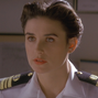 Teniente JoAnne Galloway (Demi Moore) en el redoblaje de Cuestión de honor.