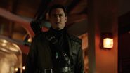 Malcolm Merlyn (2ª voz) en el Universo Televisivo de DC Comics.