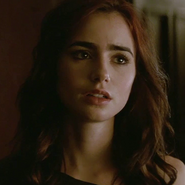 Clary Fray en Cazadores de sombras: Ciudad de hueso.