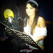 Violeta Isfel grabando a Mavis