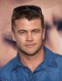 La voz recurrente de Luke Hemsworth.