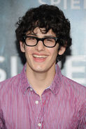 Voz reccurente de Matt Bennett.