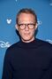 Es la voz habitual de Paul Bettany.