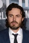 Voz recurrente de Casey Affleck.