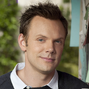 Jeff Winger (2ª voz) en Community.