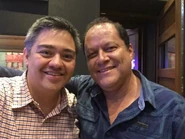 Dia6Foto28DBZLRFJoseLuisOrozco.jpg (96 kB) Foto Nº 28. Con José Luis Orozco, voz de Bills.