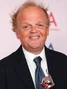 Voz habitual de Toby Jones.