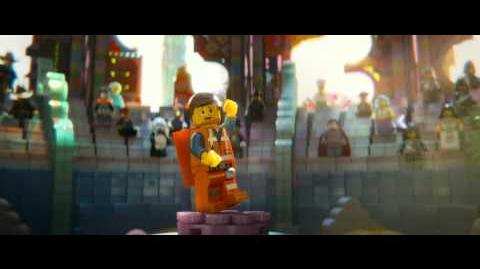 LA GRAN AVENTURA LEGO - Este Hombre 20" HD - Oficial de Warner Bros