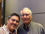 Dia6Foto29DBZLRFMiguelAngelSanroman.jpg (116 kB) Foto Nº 29. Con Miguel Ángel Sanromán, voz del Maestro Roshi.