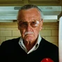 Víctima de la botella (Stan Lee) en Hulk: El hombre increíble.