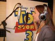 Erika de la Vega doblando a Dolly.