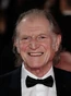 Voz recurrente de David Bradley.