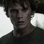 Kyle Reese (Anton Yelchin) en Terminator: La salvación (versión Sony).